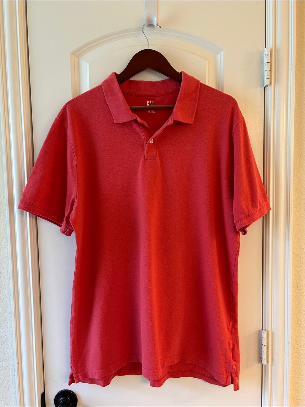 GAP Men's All Day Pique Polo in coral-red